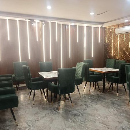 Ceremony Hotel And Banquets Faridabad Exteriör bild